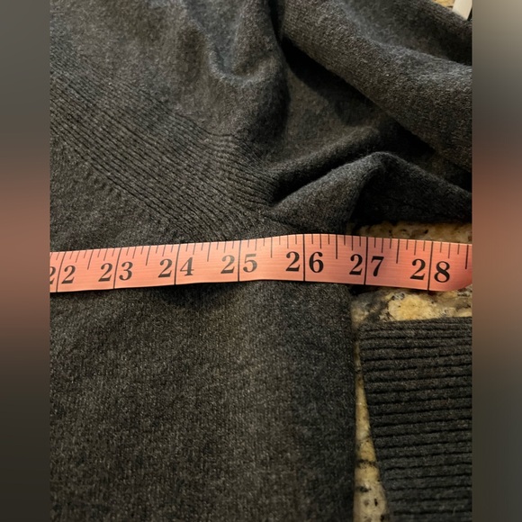 B7 NWT AVA & VIV SWEATER SIZE 2XL IN GRAY.  BUST 26.5”, LENGTH 28”. - Picture 9 of 13
